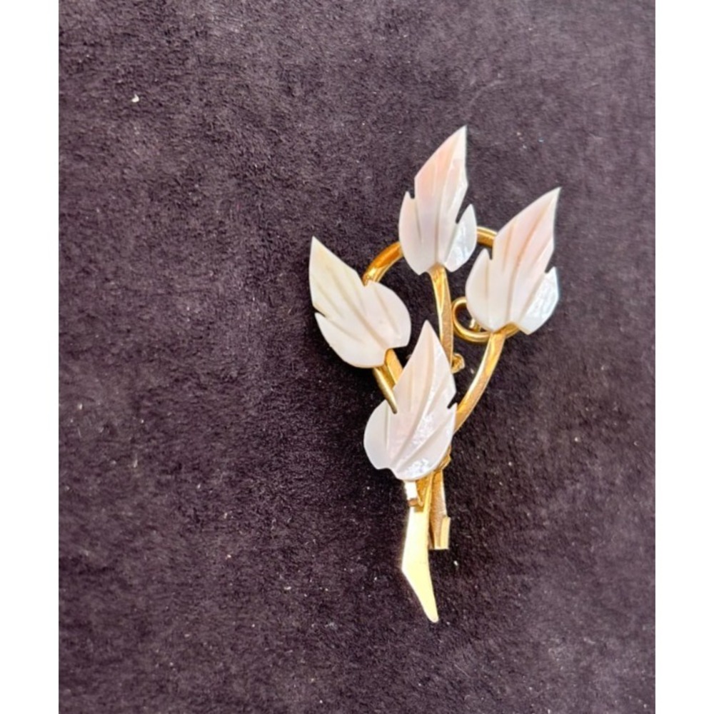 Vtg Gold Tone Mother of Pearl Carved Leaf Brooch Delicate Floral Spray Pin 2"